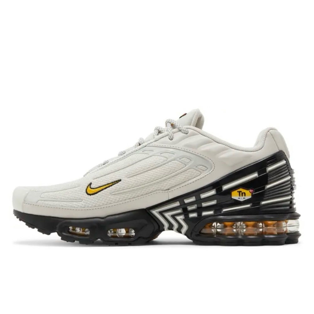 Nike Air Max Plus 3 Light Bone University Gold
Nike / 
Sneakers / Men’s Size 9